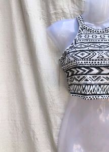 I. CUTE MINI TOP