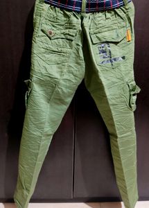 Cotton Full Pant In Green.
