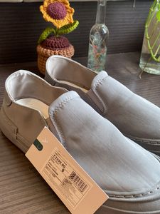 MEN SLIP ON SNEAKER