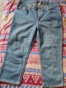 Vintage Light Wash Cropped Jeans