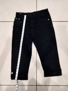 Black Capri Denim Jeans
