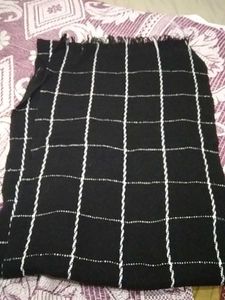 Stylish Black &amp; White Scarf