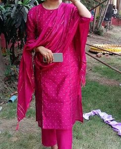 Grab This Beautiful Pink Suit, Very Elegant