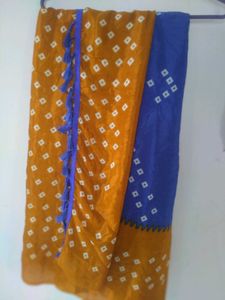 2 new beautiful combo saares  with blouse peice