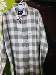 a beautiful white and Black cheex shirt