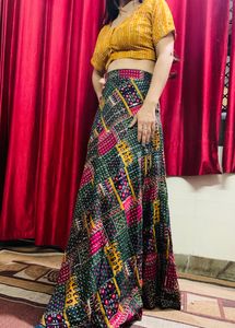 grab this beautiful skirt and blouse 💚💛