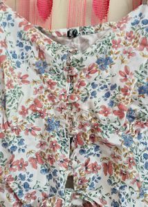 Cute Floral Top🩷🩵💙
