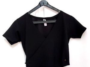 Black Wrap Top🤌🏻🌸