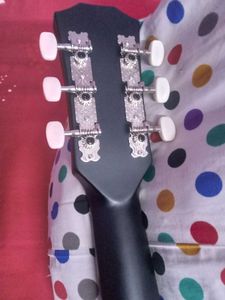 Intern Guitar