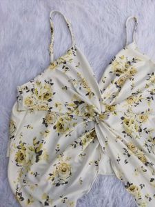 Twist Camisole Top🤍⭐