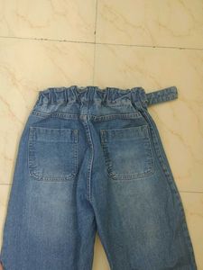 Distressed Denim Jeans with Belt mom fit