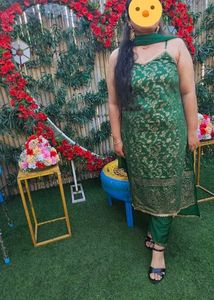 Sleeveless Mehendi Outfit