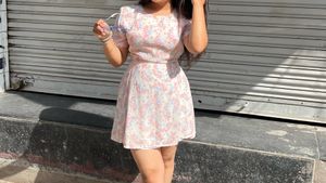 CREAMY WHITE FLORAL PRINT DRESS WITH PUFFY SLEEVES