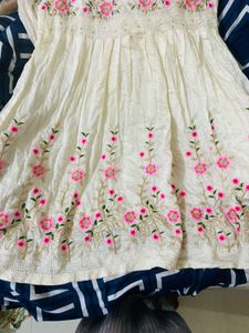 Elegant Floral Embroidered Kurta