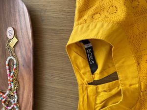 Pinteresty Yellow Top
