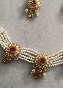 Earring with chickset