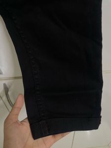 Black Capri Jeans