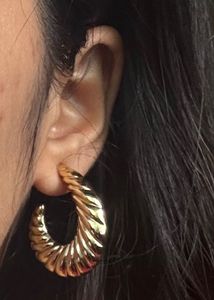 Flat croissant earrings (gold finish)
