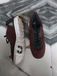 Like New Reebok Men Shoes Size 6
