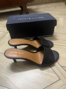 Tommy Hilfiger Heel And Clarks Pump