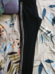 black jeggings with white stripes, stretchible recommended size:34