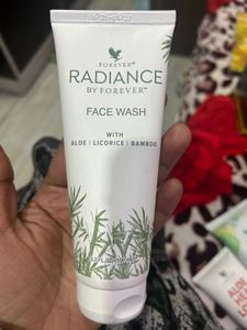 Forever Radiance Face Wash