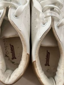 White Sneakers 👟