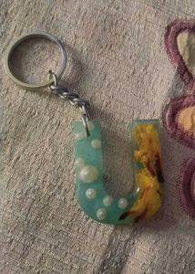 Resin Initial &#39;U Keychain