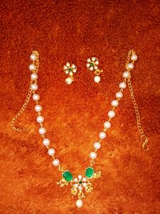 Elegant Pearl Necklace Set