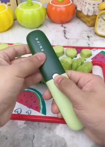 Portable Vegetable Peeler +Knife with Safe cover