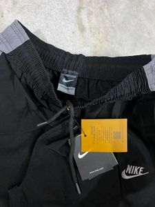 NIKE STRAIGHT FIT BLACK GREY TRACKPANTS L(32-34)