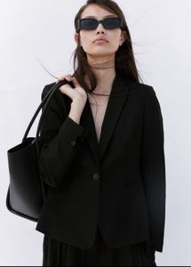 50% Discount On Women&#39;s Fitted H&amp;M Blazer