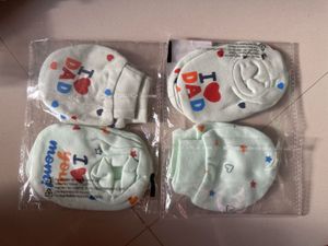 Baby Mittens - 'I Love Mom & Dad'