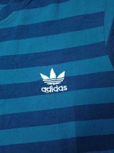 Adidas Tshirt M Size