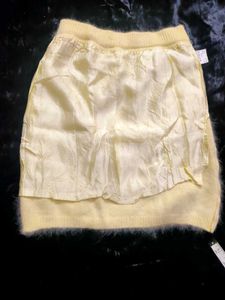 Strechable Woolen Skirt