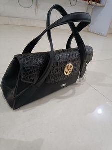 PARFOIS Black Croc-Embossed Handbag