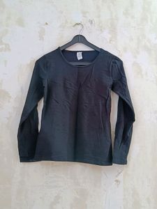 BLACK T SHIRT