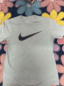 Nike T-shirt