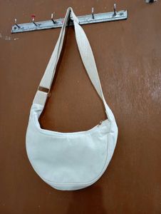 Canvas white crossbody-sling bag♥️