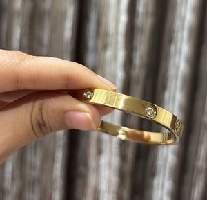 Gold Bangle Bracelet⭐️⭐️