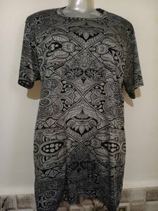 M/L Patterned T-Shirt Max Chest Size 42 inches