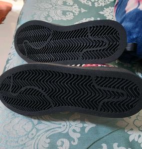 KazarMax Pretty Swan Sneakers