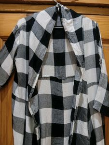 Shrug White And Black Colour