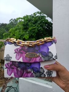 This is A Very Beautiful And Affordable Handbag..