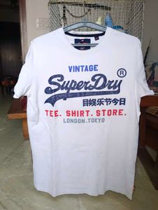 SUPERDRY TSHIRT.