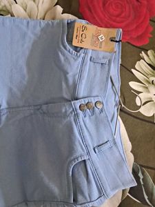 STYLISHT LIGHT BLUE JEANS FOR WOMEN&#39;S