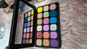 Clueless Make Up Revolution Eye Shadow.