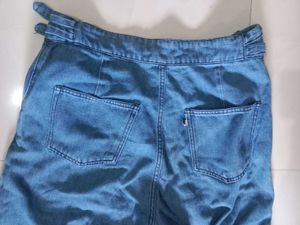 Baggy High-Waisted Jeans