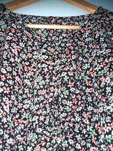 Cute Floral Printed Crop Top (Women&#39;s)