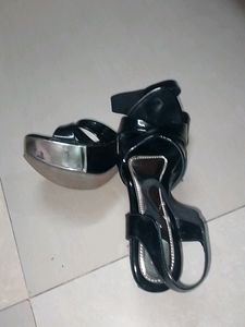 Black 🖤 High Heels 👠 Size -39